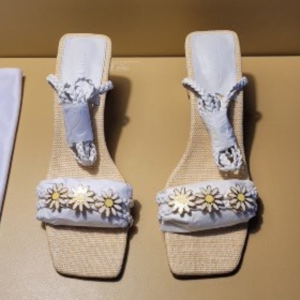 $89 NWT SCHUTZ White Daisy Leather Sandal - Picture 12 of 12